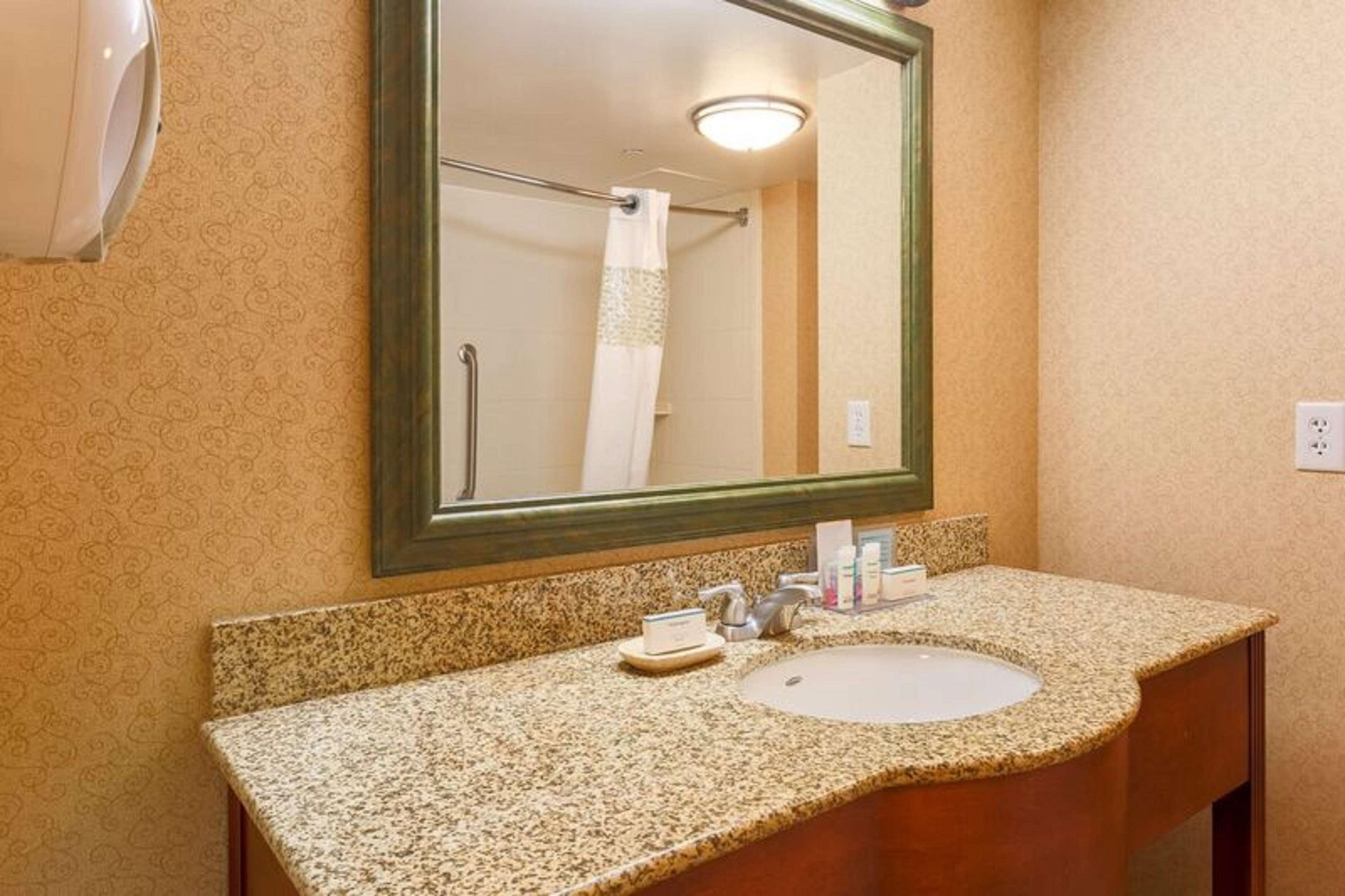 Hampton Inn & Suites Poughkeepsie Spackenkill Екстериор снимка