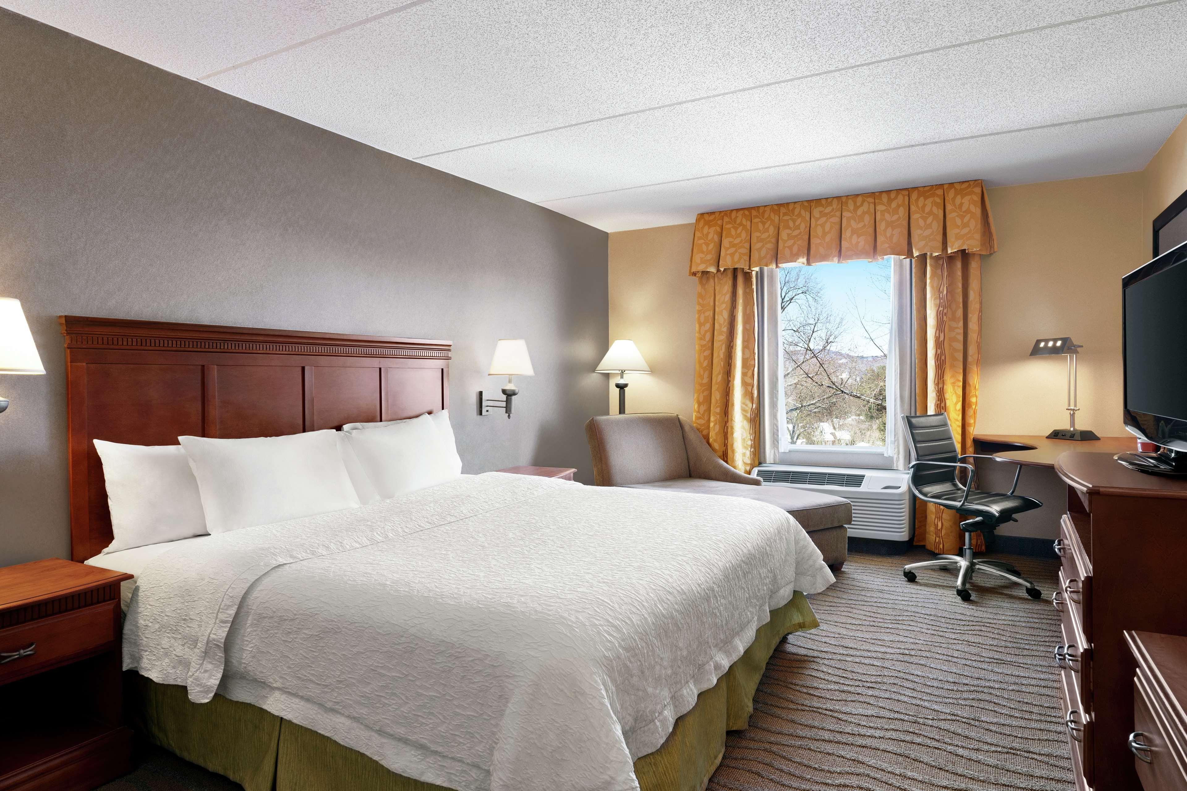 Hampton Inn & Suites Poughkeepsie Spackenkill Екстериор снимка