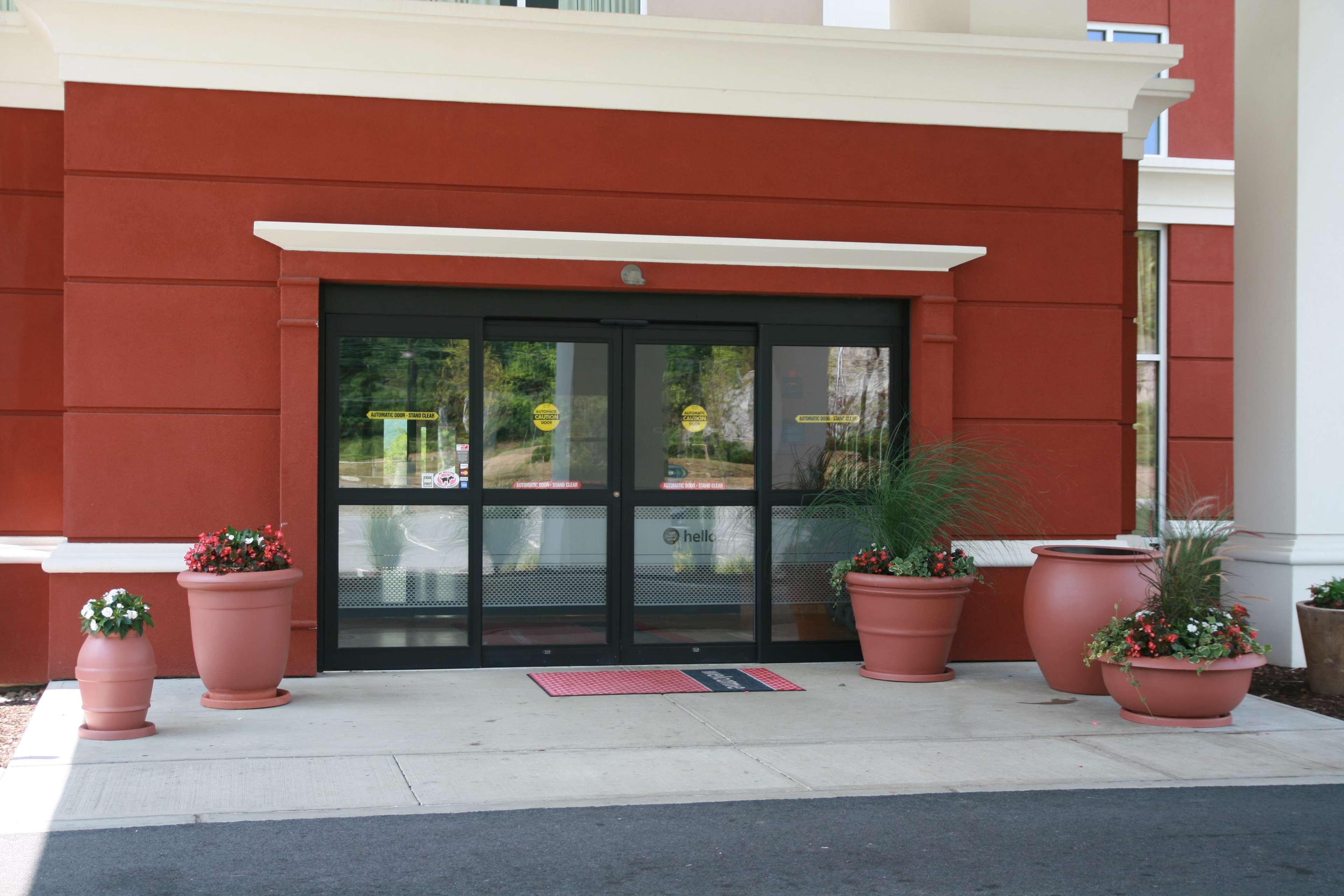 Hampton Inn & Suites Poughkeepsie Spackenkill Екстериор снимка
