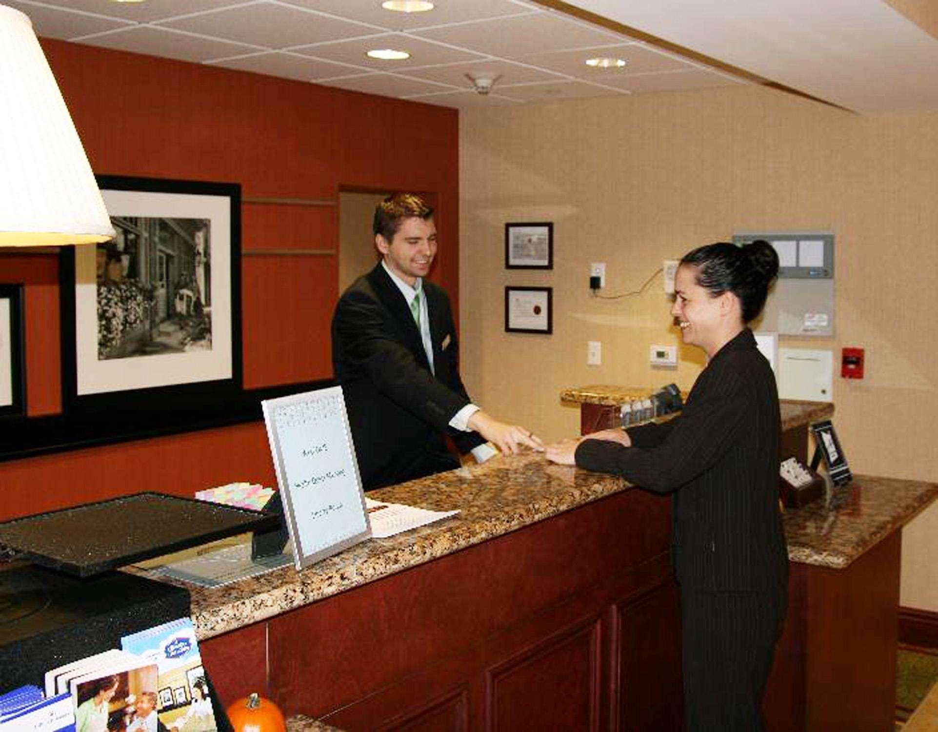 Hampton Inn & Suites Poughkeepsie Spackenkill Екстериор снимка