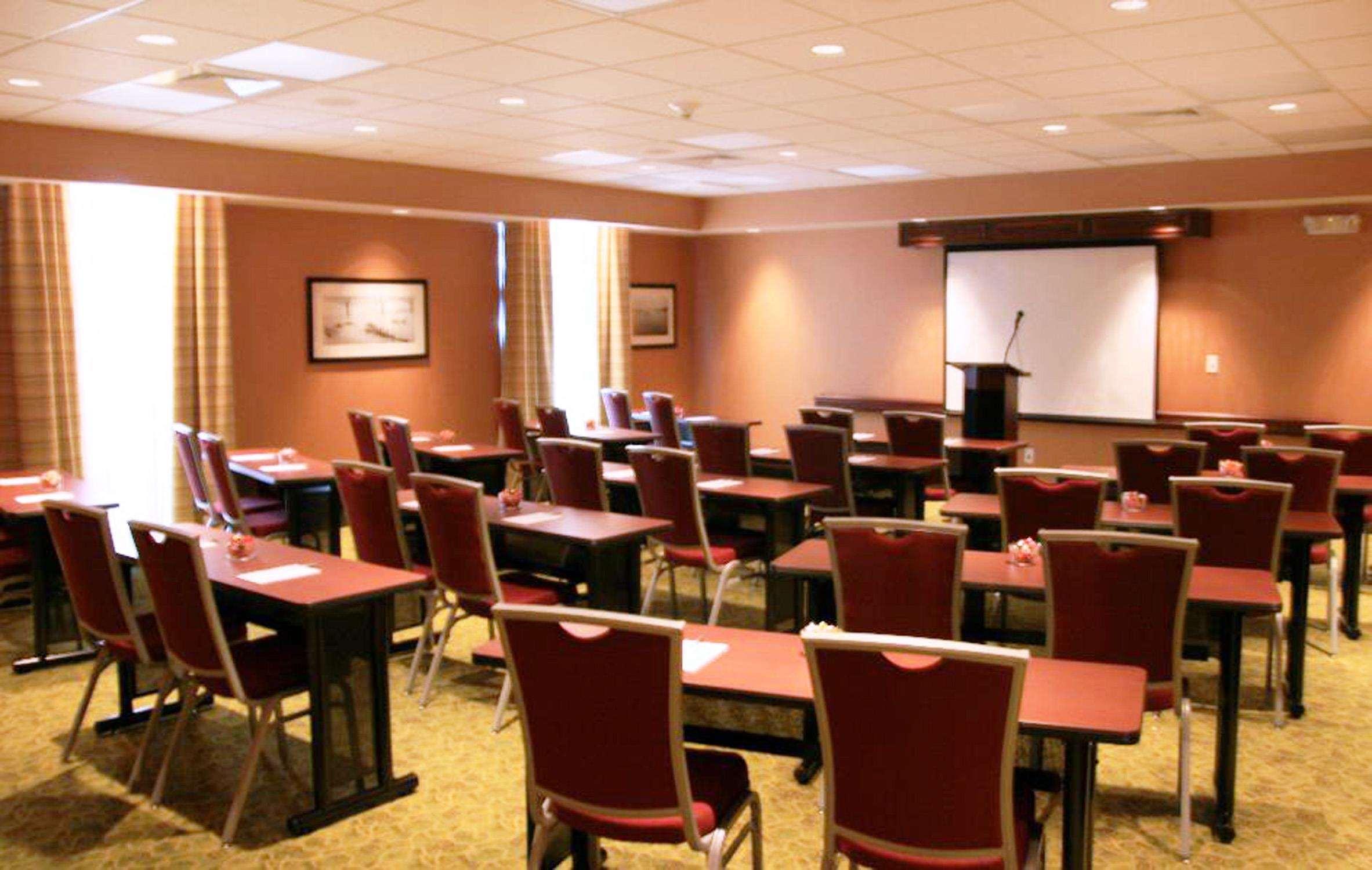 Hampton Inn & Suites Poughkeepsie Spackenkill Съоръжения снимка