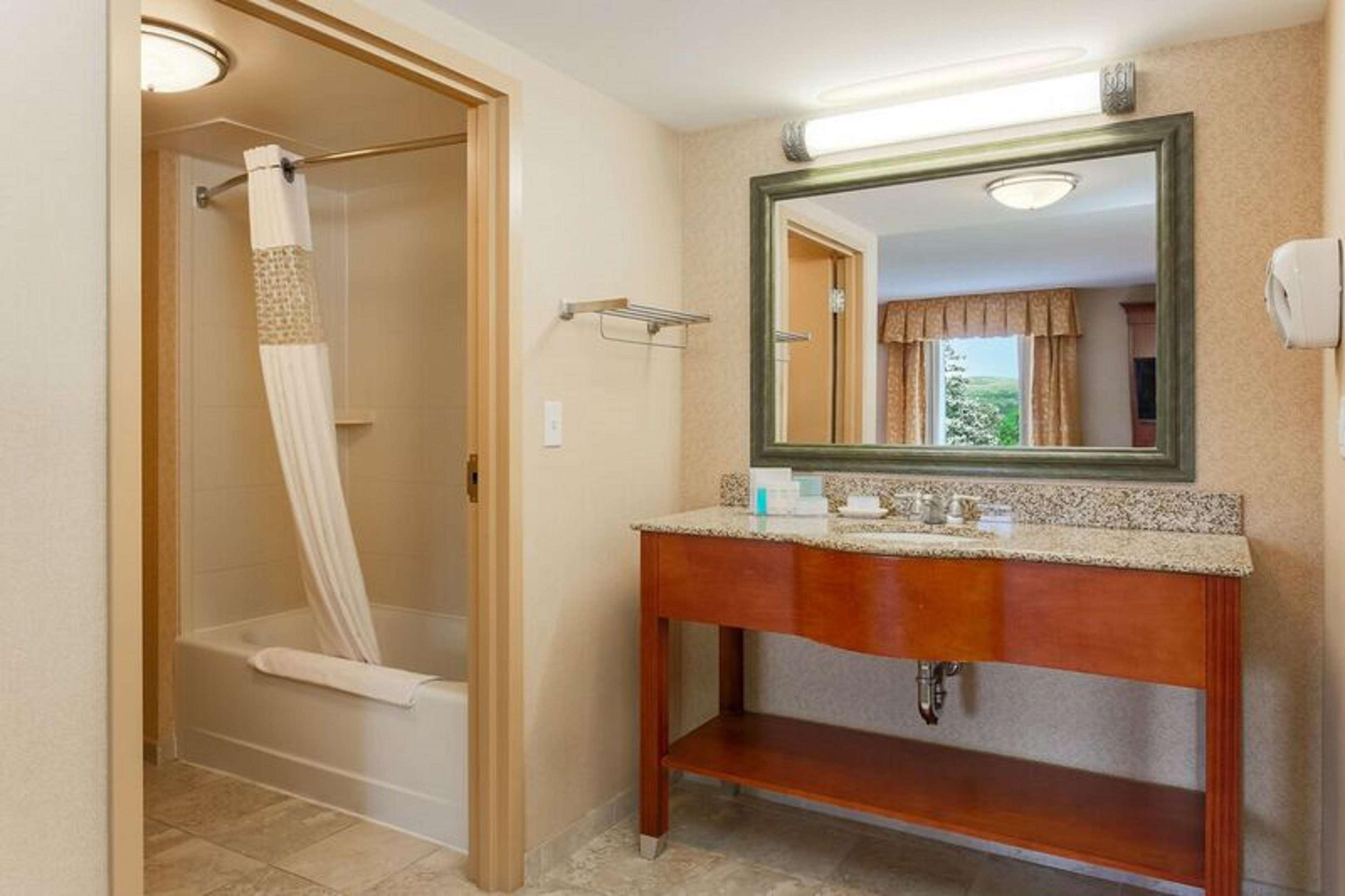 Hampton Inn & Suites Poughkeepsie Spackenkill Екстериор снимка