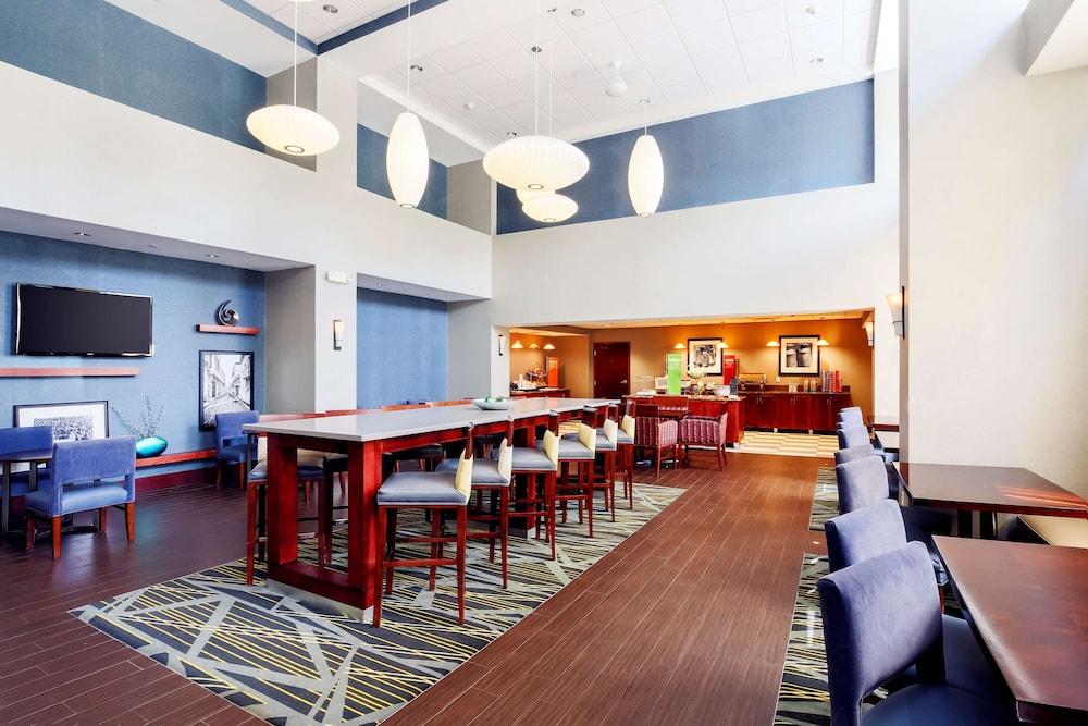 Hampton Inn & Suites Poughkeepsie Spackenkill Екстериор снимка