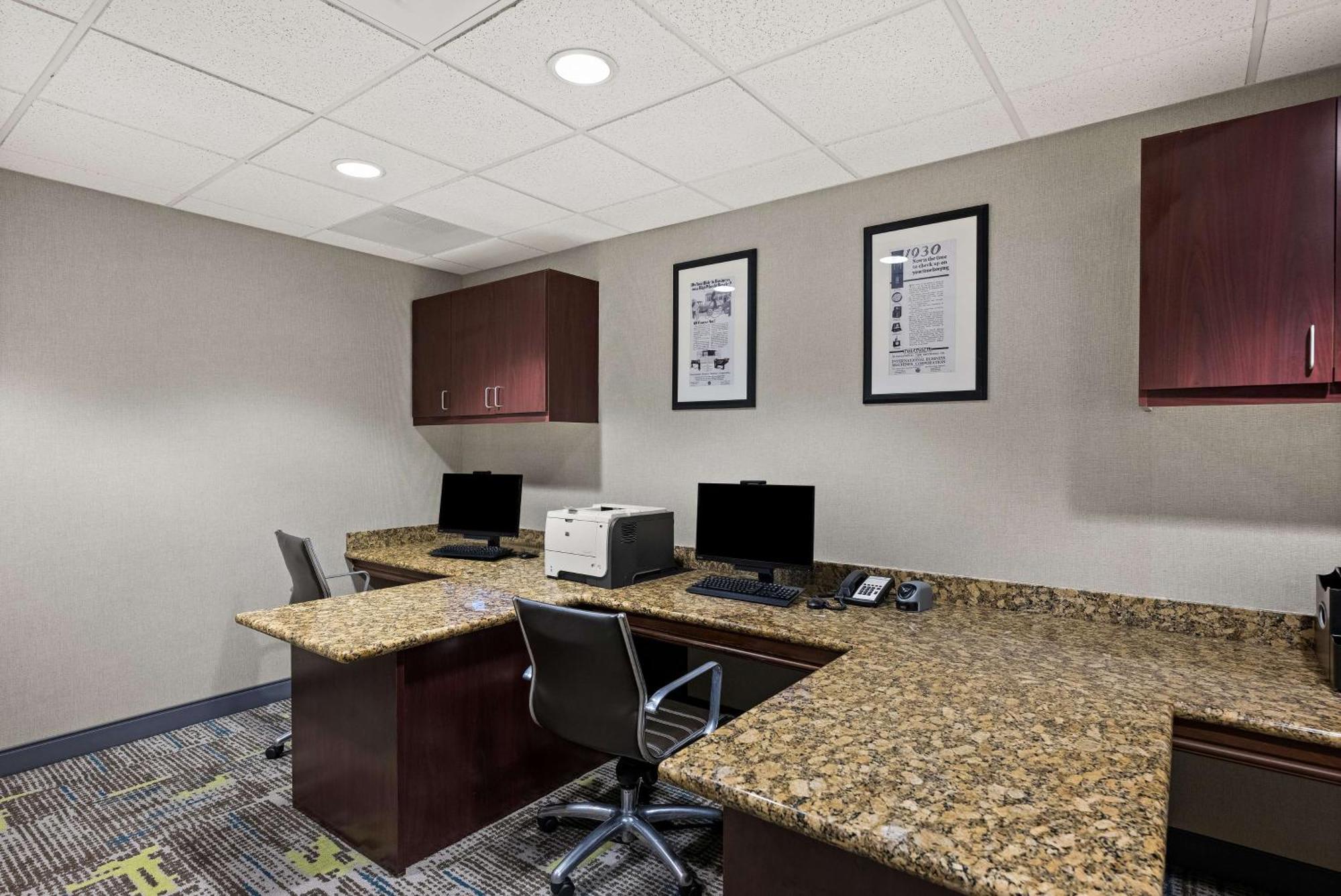 Hampton Inn & Suites Poughkeepsie Spackenkill Екстериор снимка