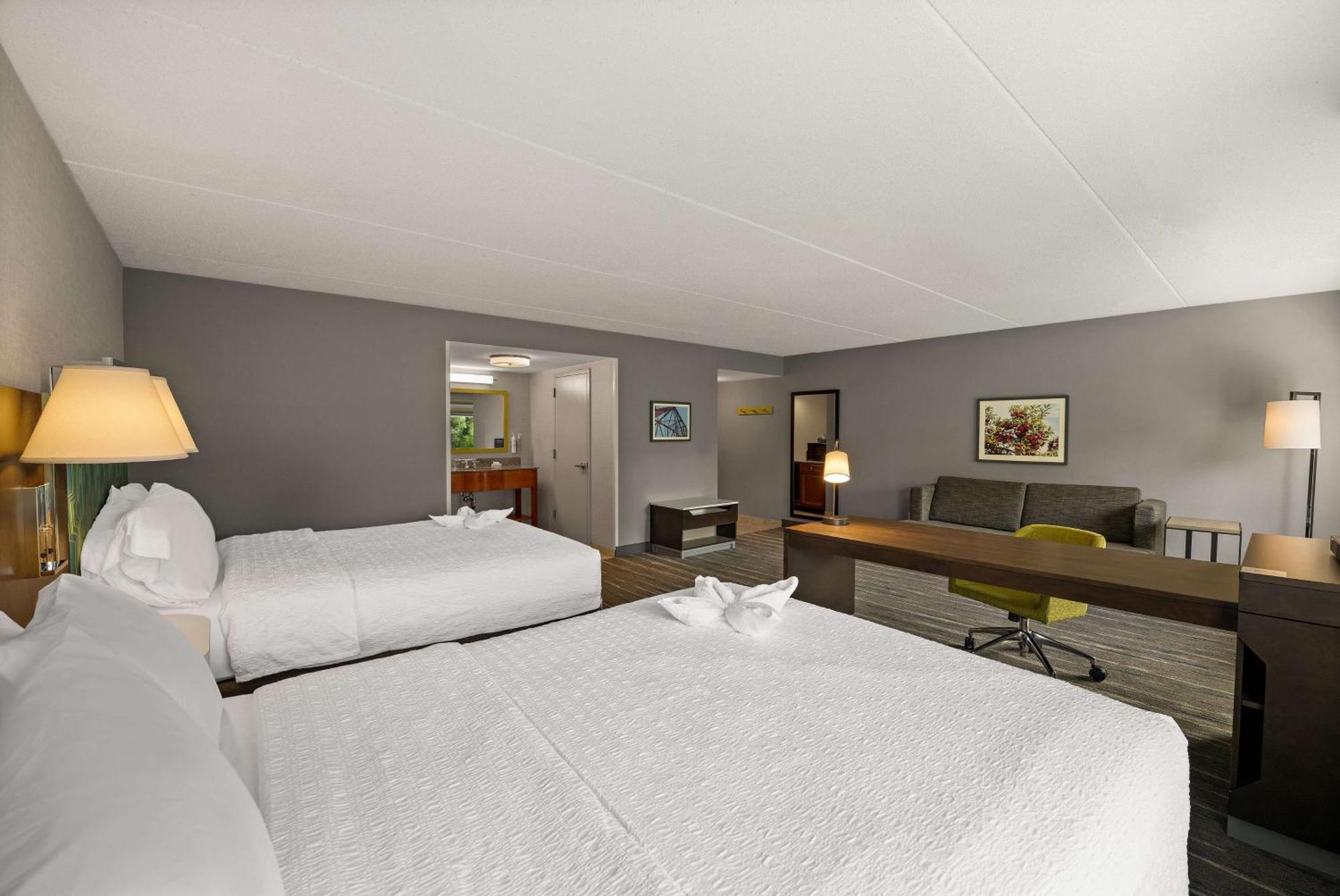 Hampton Inn & Suites Poughkeepsie Spackenkill Екстериор снимка