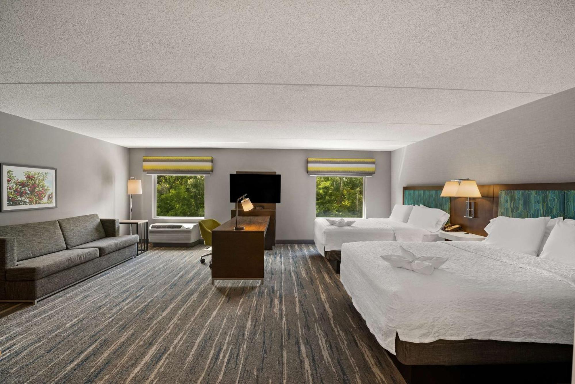 Hampton Inn & Suites Poughkeepsie Spackenkill Екстериор снимка