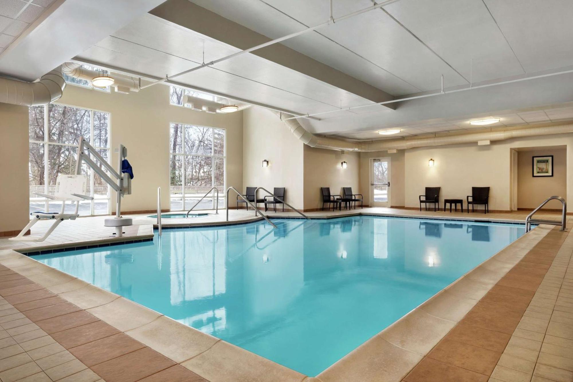 Hampton Inn & Suites Poughkeepsie Spackenkill Екстериор снимка