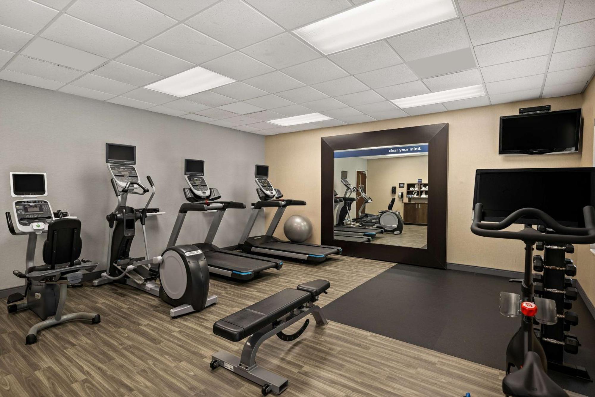 Hampton Inn & Suites Poughkeepsie Spackenkill Екстериор снимка