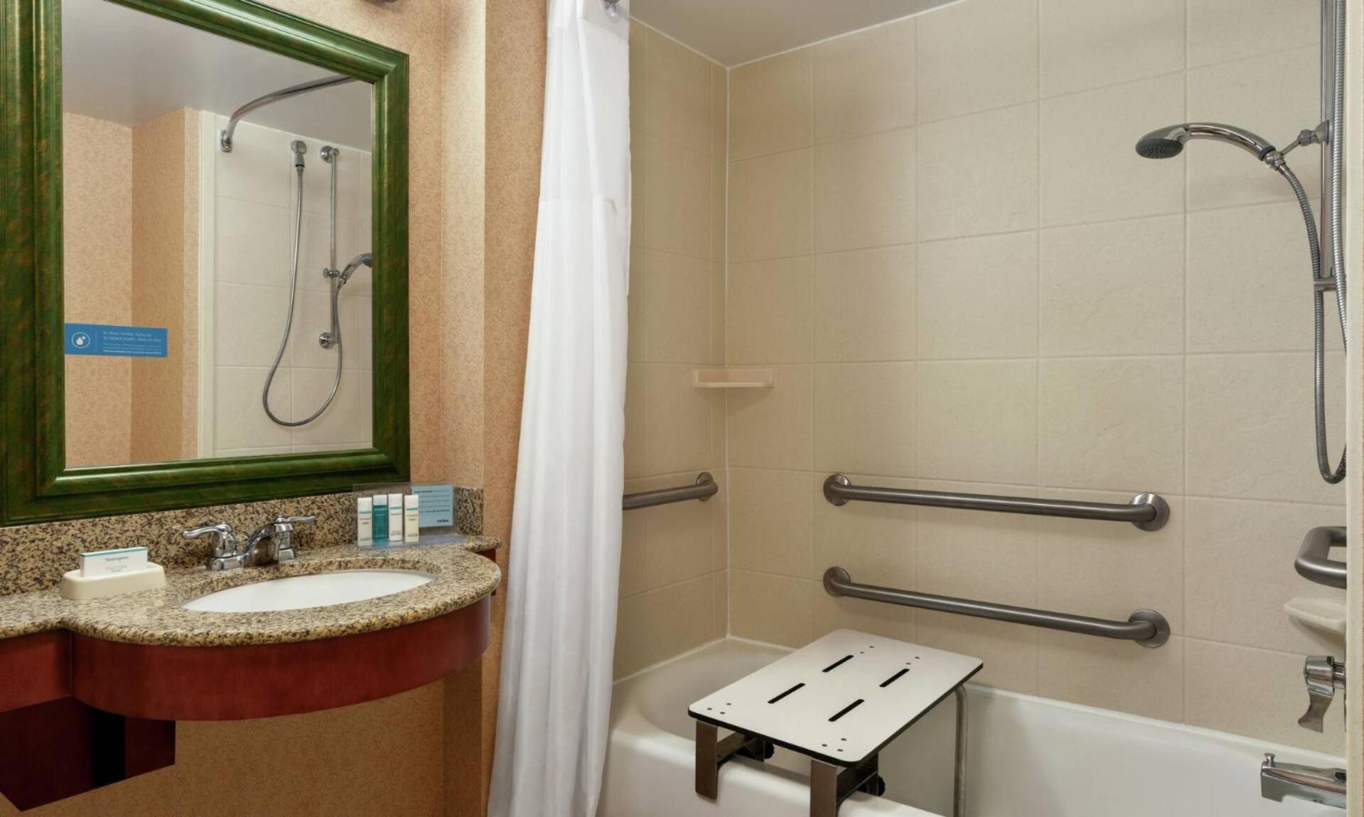 Hampton Inn & Suites Poughkeepsie Spackenkill Екстериор снимка